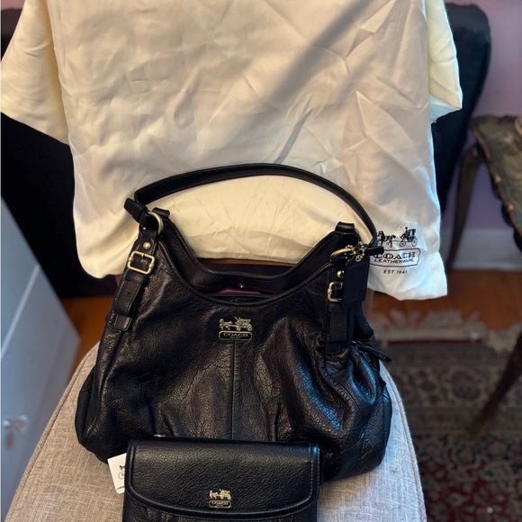 Black leather woman’s coach handbag - Picture 2 of 4